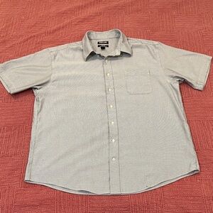 Kirkland Signature men’s XXL Non-Iron short sleeve Shirt - Black / White pattern